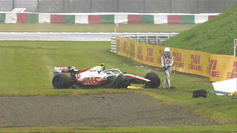 舒马赫再次失误撞毁赛车。
