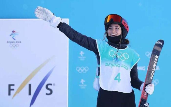 谷爱凌夺冠成为了中国的冰雪新星! 谷爱凌夺冠成为了中国的冰雪新星!
