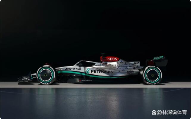 梅奔此前发布了2022款F1新车W13。
