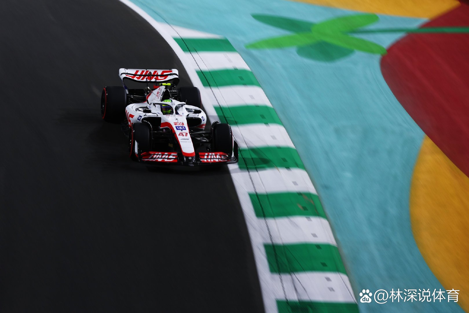 米克在F1沙特站排位赛中遭遇剧烈撞车。 米克在F1沙特站排位赛中遭遇剧烈撞车。