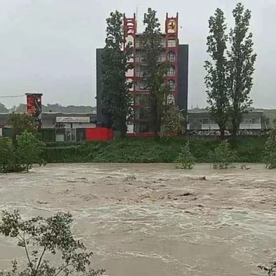 伊莫拉当地正被暴雨侵袭。