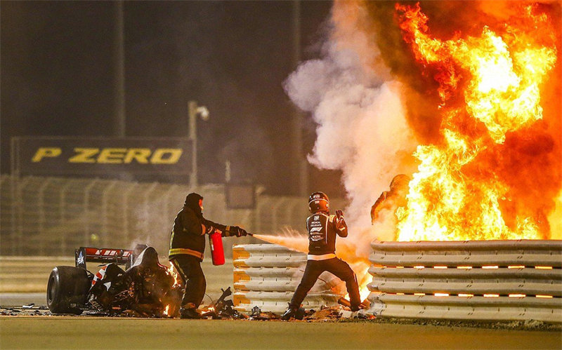 阿隆索认为格罗斯让的大火让赛车服更厚。
