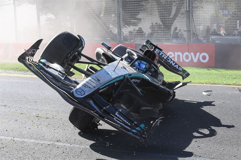 阿隆索认为拉塞尔的撞车，最终导致了判罚的产生。