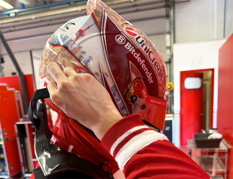 四、凯迪拉克F1车队领队格雷姆·劳登首次公开赞赏了周冠宇。