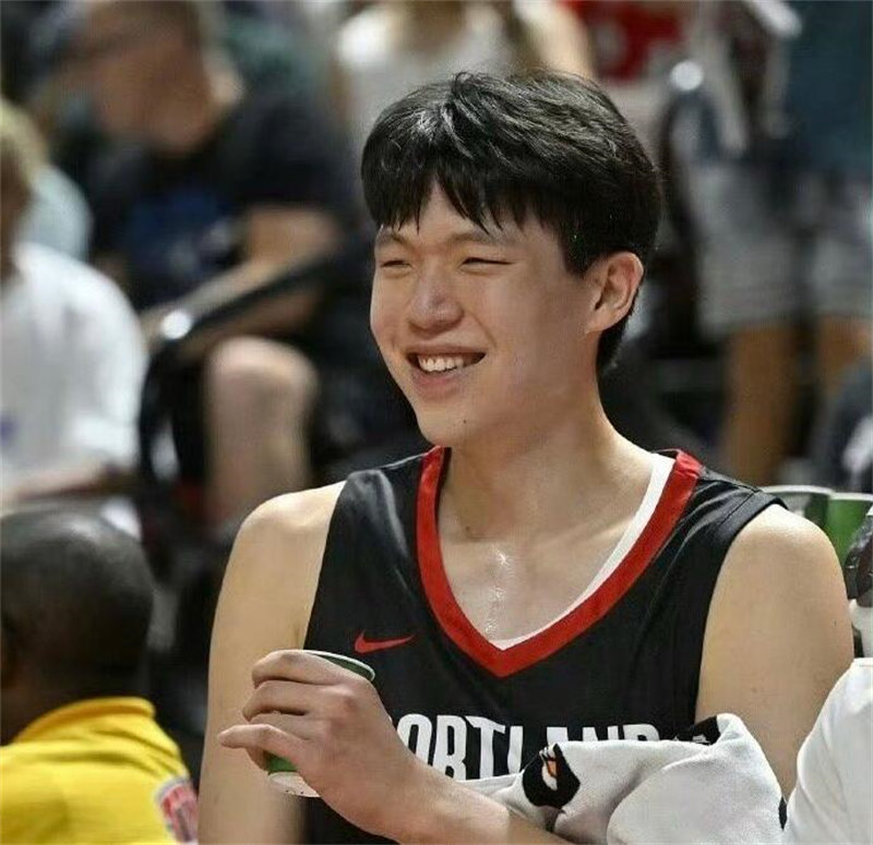 杨翰森的首秀比周琦数据更好。 杨翰森的首秀比周琦数据更好。