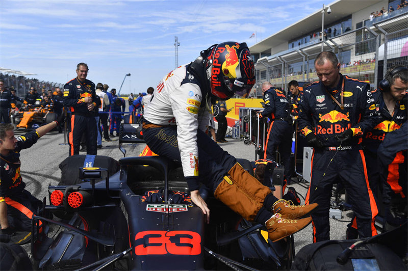 风云突变!迈凯伦两强竞争激烈,维斯塔潘或已退出争冠!插图 一、维斯塔潘争冠希望渺茫,剩余比赛太少或以不足以支撑他的追赶进度!