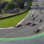 厚此薄彼！汉密尔顿遭受不公判罚，FIA力保维斯塔潘逃过三次处罚！