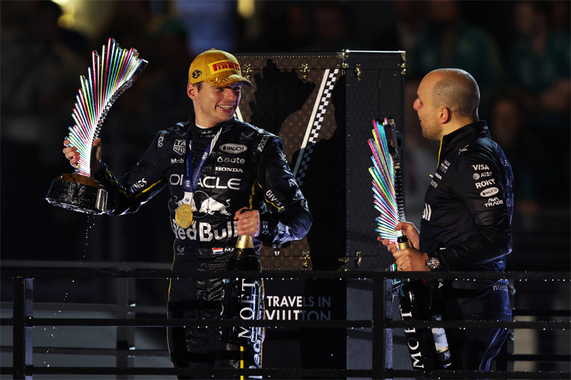 令人震惊!维斯塔潘一场狂追25分,未来两场他还能逆袭夺冠吗?插图2 二、FIA会力保维斯塔潘,获得五冠王的称号吗?