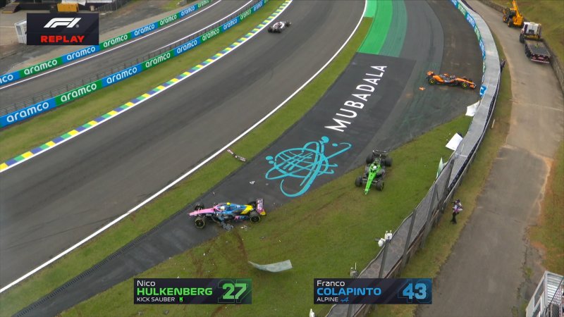 一、科拉平托在3号弯路肩压得过多，因积水打滑失控撞车！