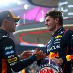 然并卵！维斯塔潘亚斯湾码头夺杆但仍无望争冠，诺里只需保住亚军！