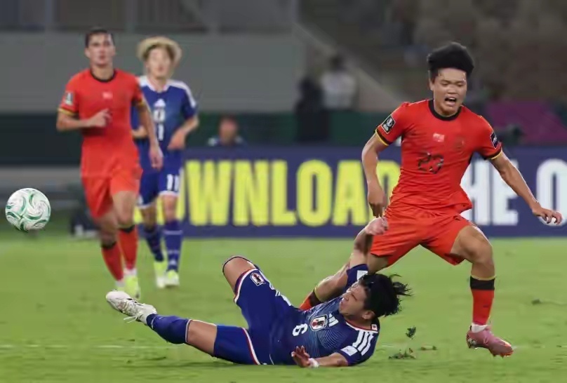 中国U23决赛0:4输给日本却创造历史,是能力还是战术问题?症结原来在这!插图1 U23国足在场面上被日本U23男足全面压制。